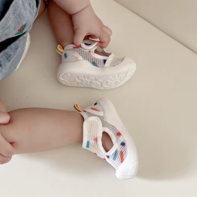 SAFETIPIEDS™ - Chaussures Antidérapantes Bébé + 6 Paires OFFERTES + E-book Cadeau